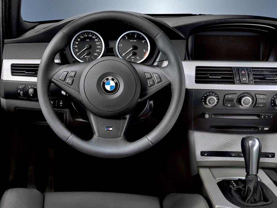  BMW 535d Sedan M Sport Package 2005 года  (фото 2 из 6)